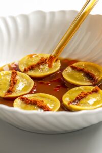 bottoni di lenticchie, brodo speziato di gallina grisa, cavolo nero e peperone crusco iris ph press