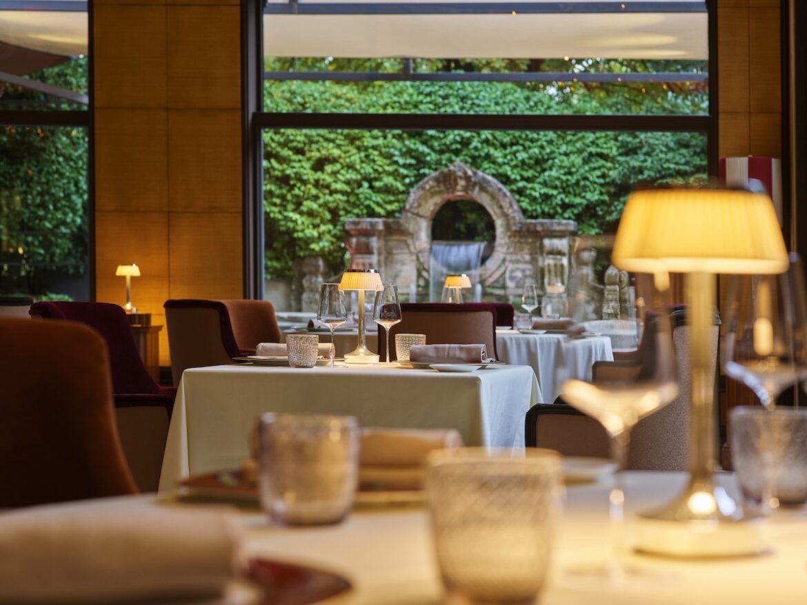 ristorante acanto interni hotel principe di savoia dorchester collection