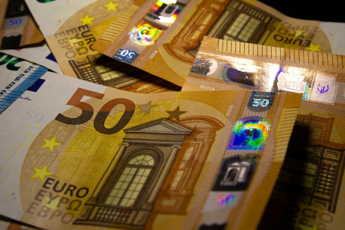50 euro ph Unsplash